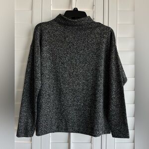 UNIQLO Gray Long Sleeve Turtleneck Top Size Small